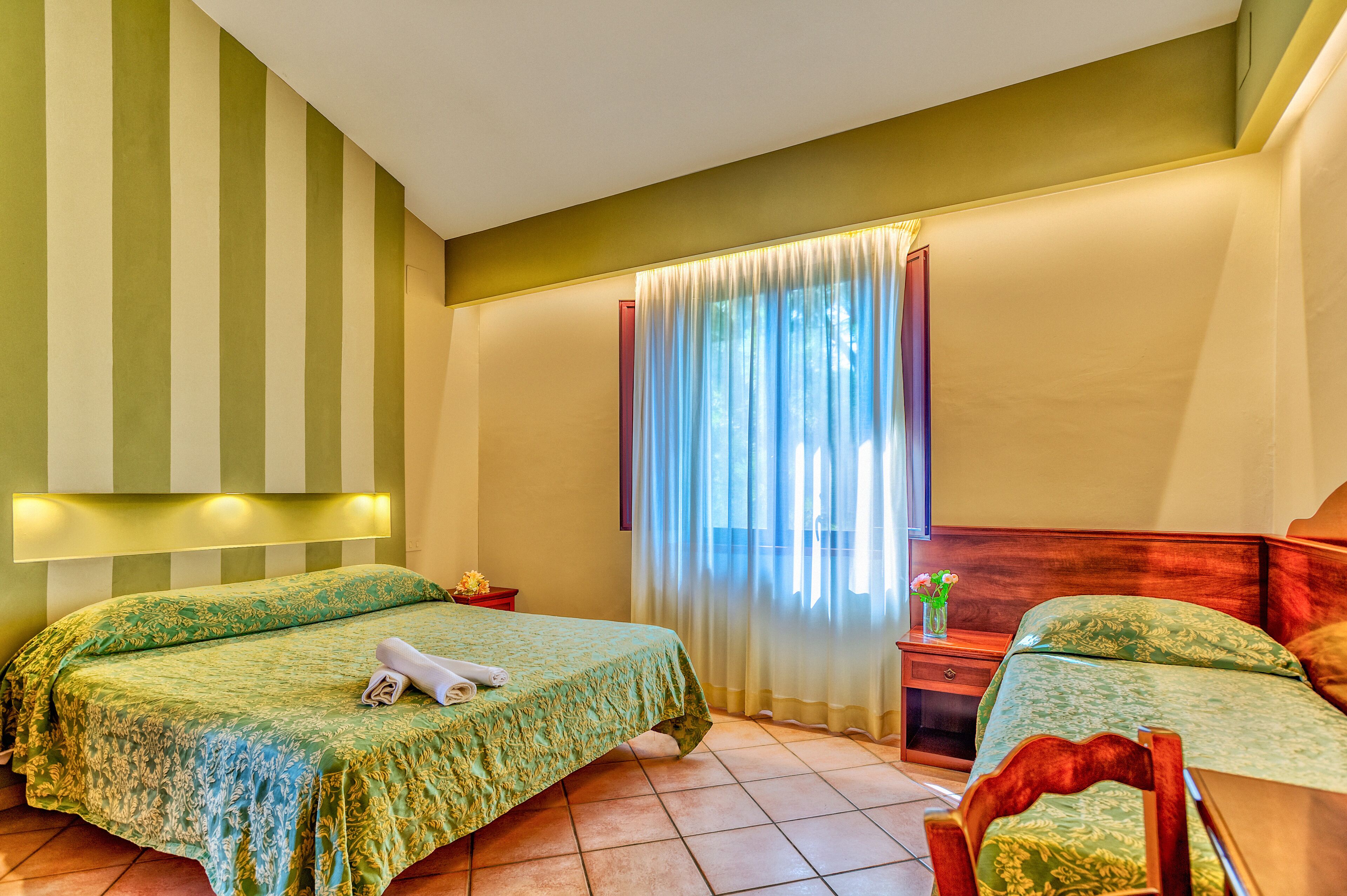 Camera tripla | Una cassaforte in camera, con stile personalizzato