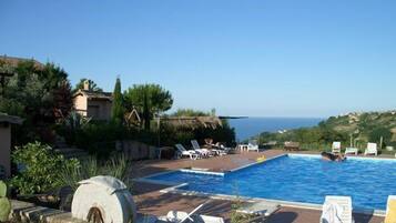 Outdoor pool, pool umbrellas, sun loungers