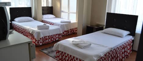 Desk, soundproofing, free WiFi, bed sheets