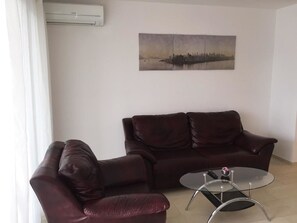 Apartment, Sea View A | Living area | Flat-screen TV - Apartmani Alagic (Crikvenica)