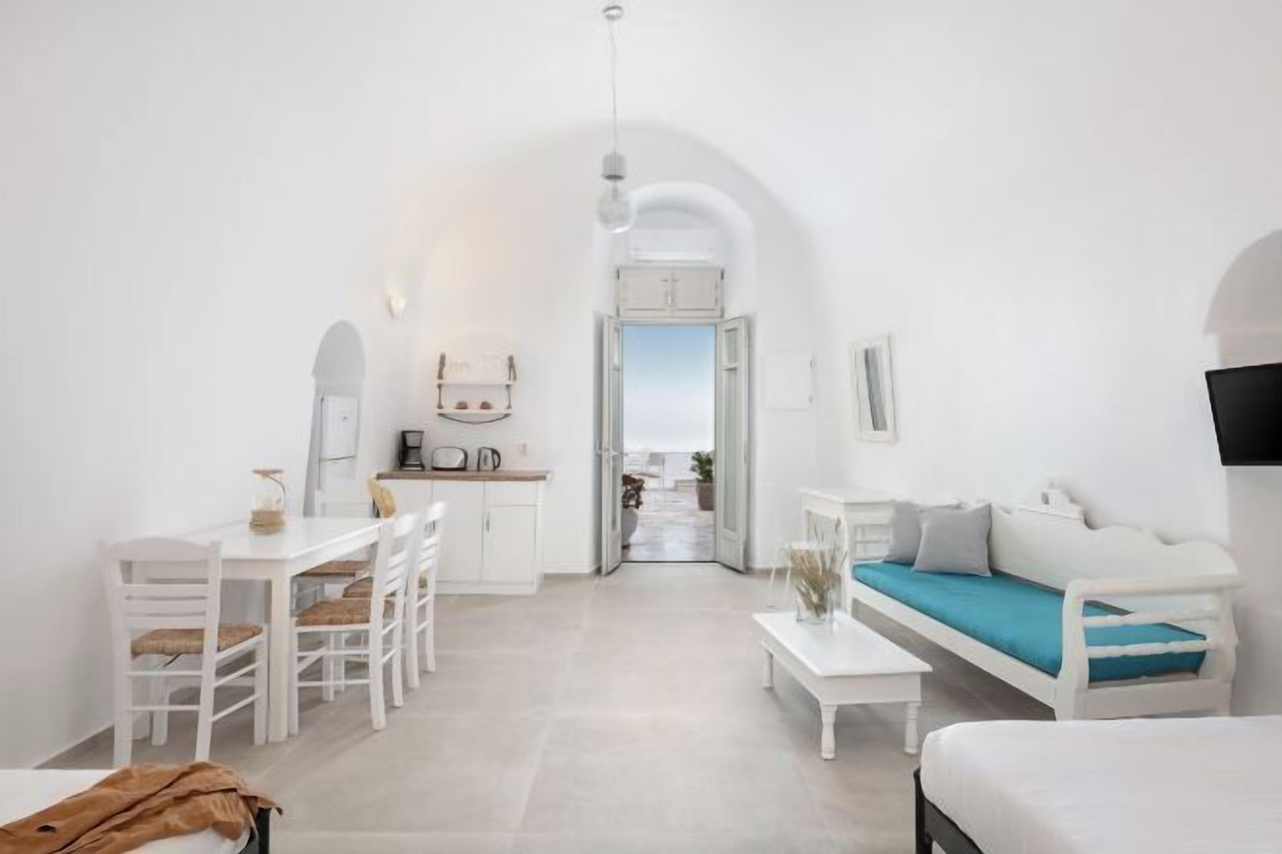 In-room safe, soundproofing, iron/ironing board, free WiFi