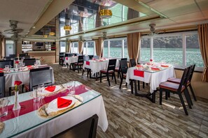Restaurant - Halong Luxury Day Trip Cruise (Hanoi)