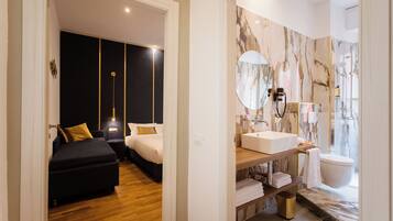 Lejlighed - 2 soveværelser | Badeværelse | Bruser, brusehoved med hydromassage, hårtørrer, bidet