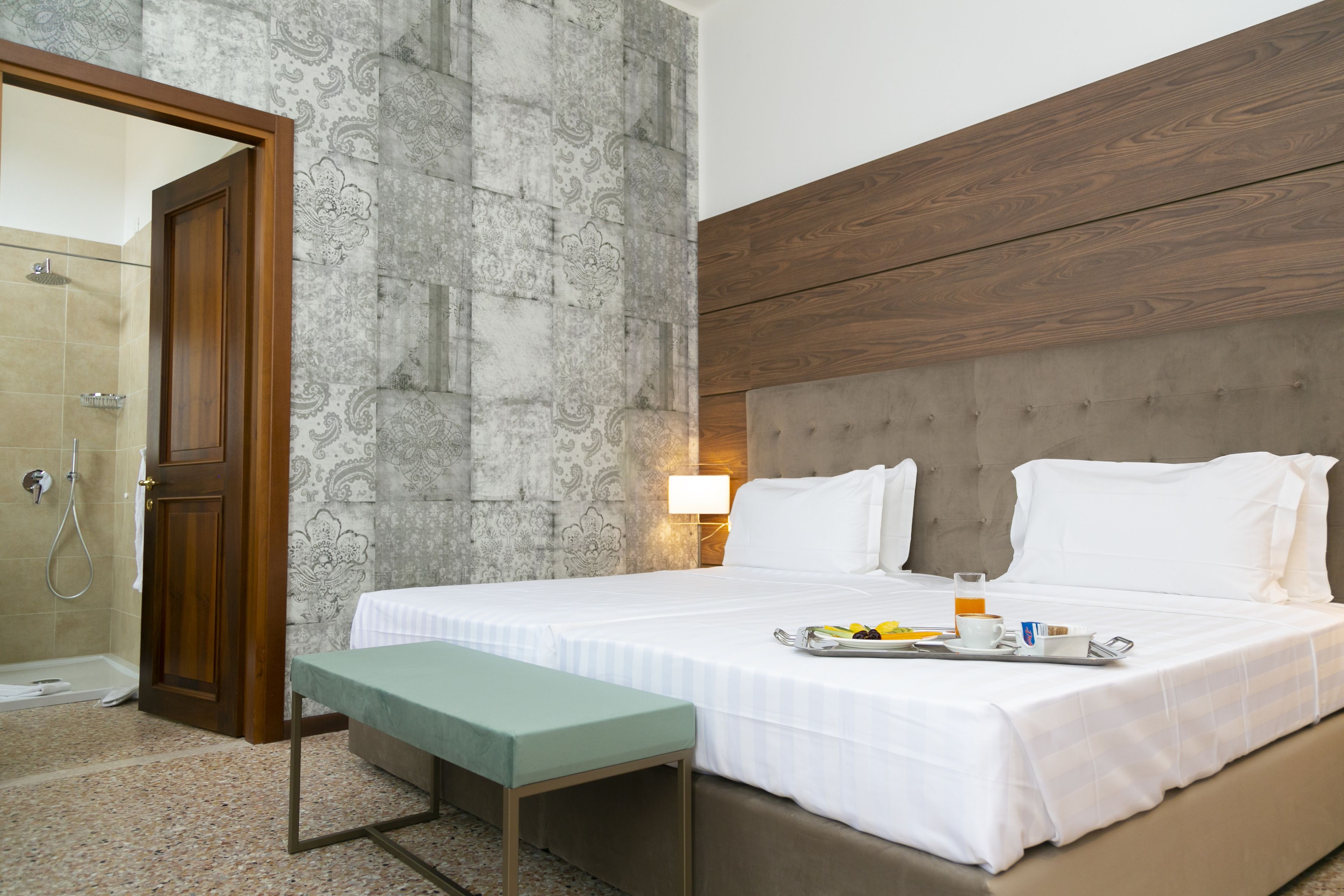 superior room | minibar, in-room safe, desk, cots/infant beds