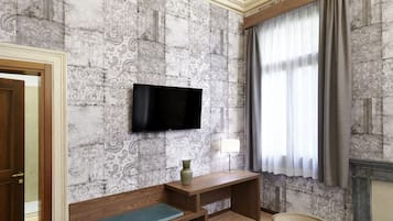 Superior Room | Minibar, in-room safe, desk, cribs/infant beds