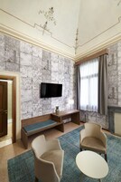 Quarto superior | Frigobar, cofres nos quartos, escrivaninha, berços (sobretaxa)