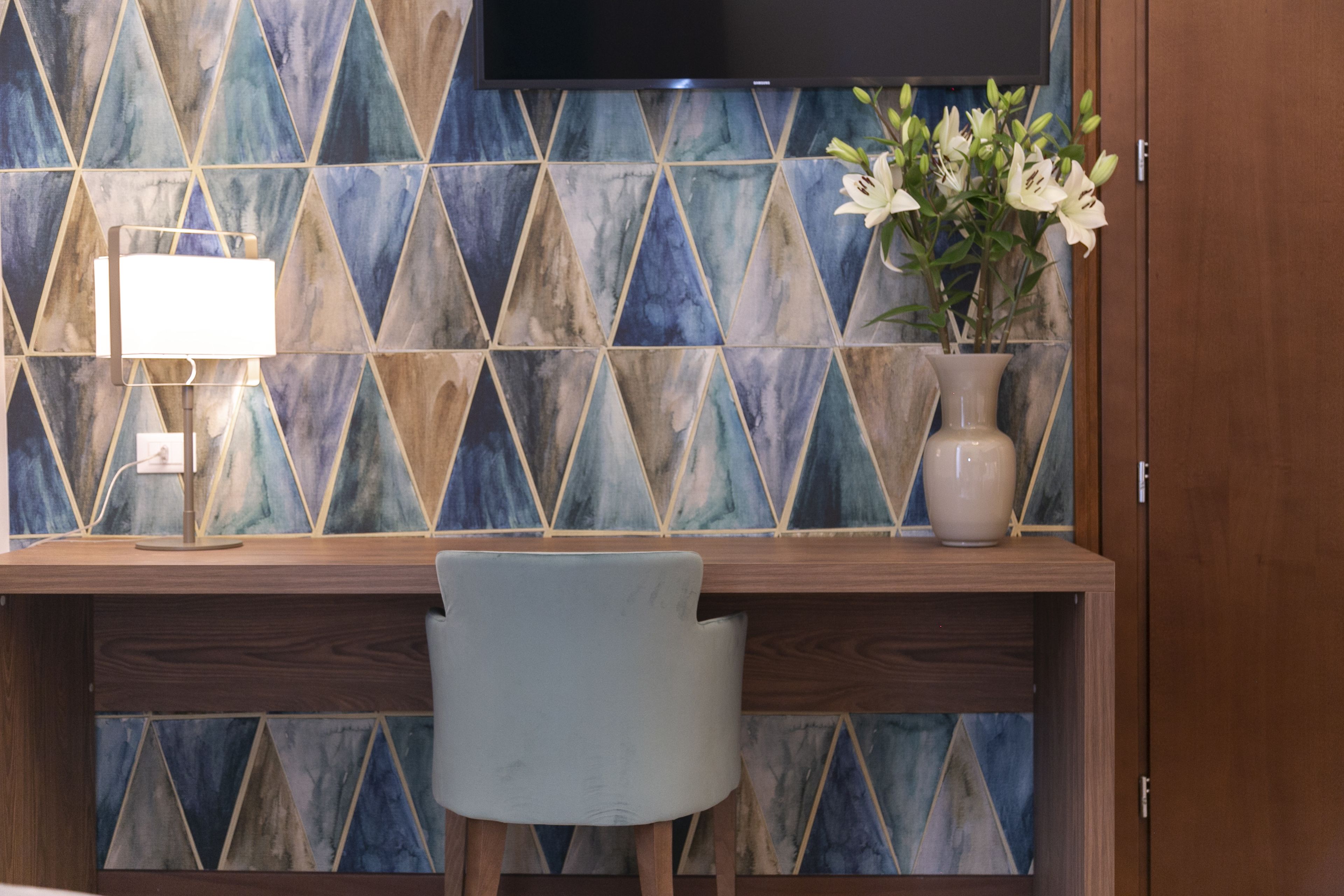 Phòng Superior | Minibar, két bảo mật tại phòng, bàn 