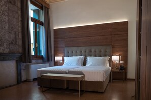 Quarto superior | Frigobar, cofres nos quartos, escrivaninha, berços (sobretaxa)