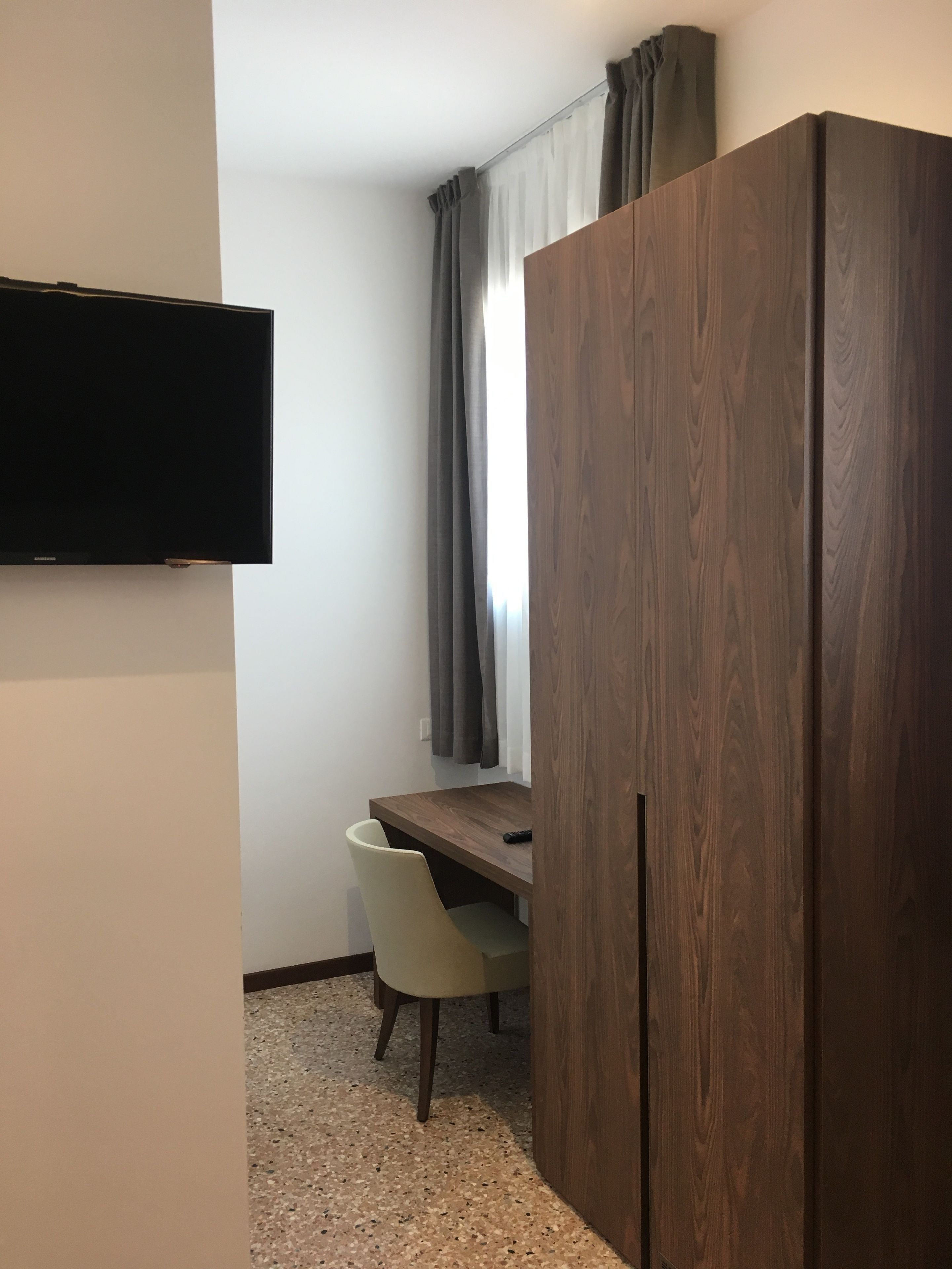 single room, 1 single bed | minibar, in-room safe, desk, cots/infant beds