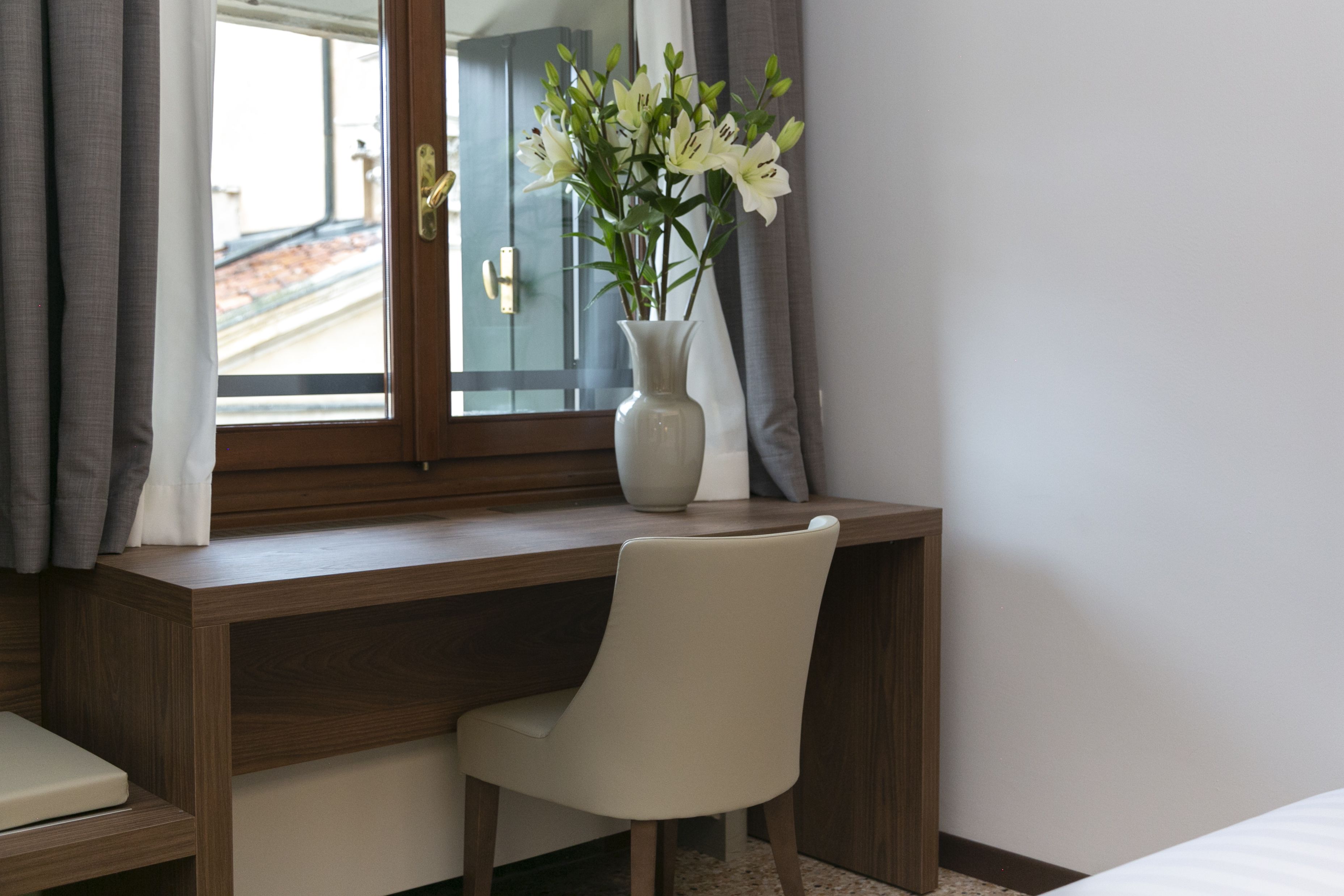 classic double room, 1 queen bed | minibar, in-room safe, desk, cots/infant beds