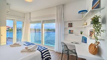 Premium Villa, 4 Bedrooms, Terrace, Sea View | Hochwertige Bettwaren, individuell dekoriert, individuell eingerichtet