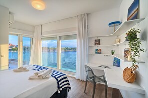 Premium Villa, 4 Bedrooms, Terrace, Sea View | Sängtillbehör av högsta kvalitet, individuell inredning och unika möbler