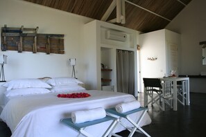 Suite (Lagoon) | Egyptian cotton sheets, premium bedding, minibar, in-room safe - Bakwa Lodge (Rodrigues Island)