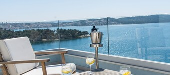 Seafront Luxury Apartments Fun