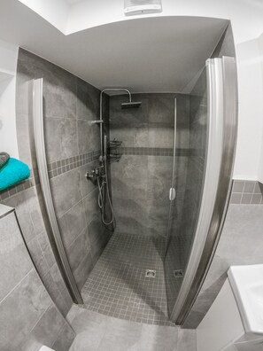 Standaard appartement (#3 - incl. cleaning fee) | Badkamer met douche