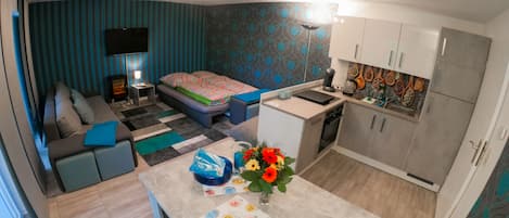Standard Apartment (#3 - incl. cleaning fee) | Living area | Flat-screen TV