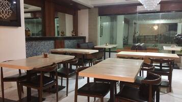 Free daily cooked-to-order breakfast