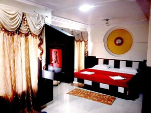 Exclusive Room | Premium bedding, desk, soundproofing, free WiFi - Hotel Indraprastha (Pipariya)