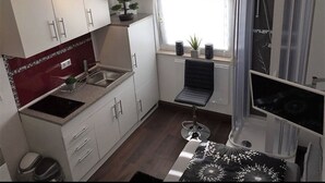 A compact kitchen with a sink, cabinets, and a window. - Apartment La Marie (Schwaebisch Gmuend)