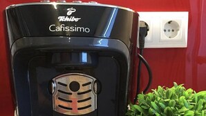 A black coffee maker with the brand 'Teibo' and model 'Cafissimo' on a granite countertop next to a potted plant. - Apartment La Marie (Schwaebisch Gmuend)