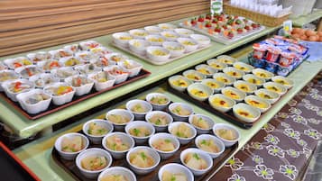 Free daily buffet breakfast