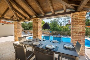 Outdoor dining