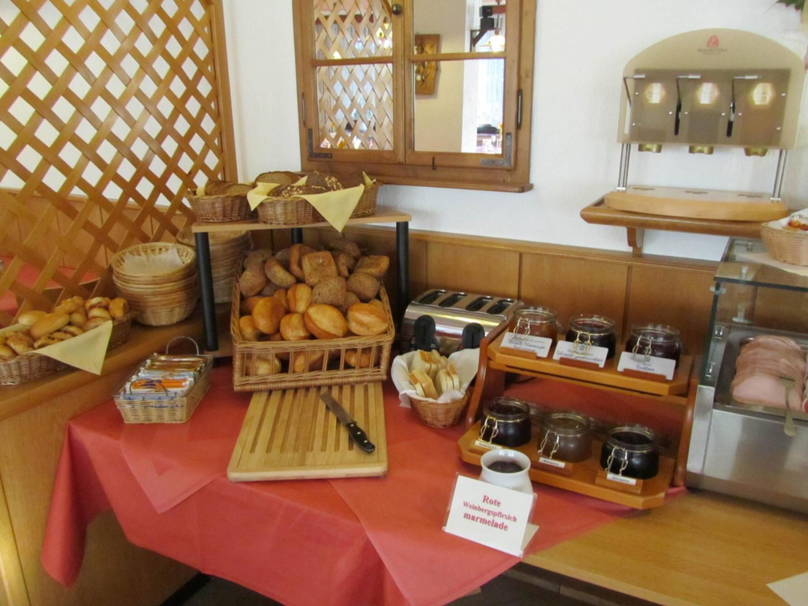 breakfast, lunch and dinner served