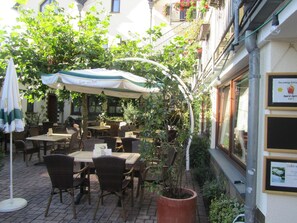 Petit déjeuner, déjeuner et dßner servis sur place