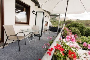 Comfort Double Room, River View | Terrace/patio - Hotel Weinhaus Berg (Bremm)