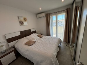 2 bedrooms, iron/ironing board, free WiFi