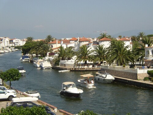 T3 EMPURIABRAVA ON THE CANALS - SWIMMING POOL - PARKING