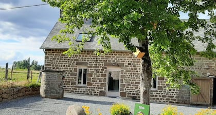 Accessible Country House with Modern Amenities, Near Village & Lake, Pet-friendly, Free EV Charging