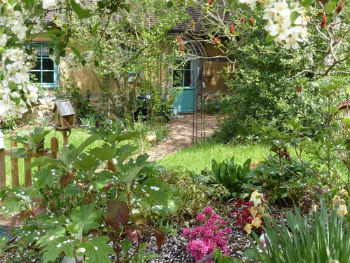 La Bergerie: Historic home with English garden, 2 bedrooms