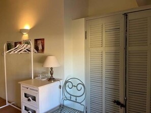 Classic Triple Room | Premium bedding, iron/ironing board, free WiFi, bed sheets