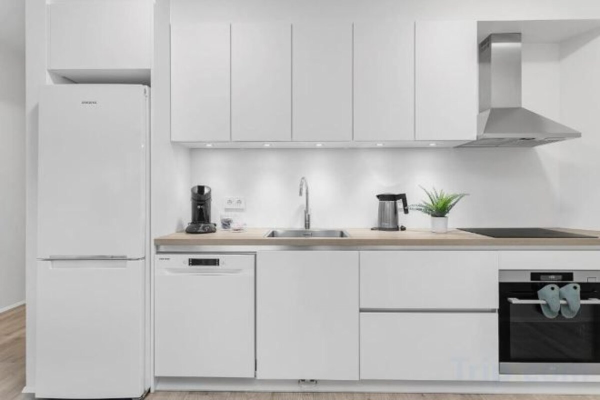 Private kitchen | Coffee/tea maker, fridge, microwave, electric kettle