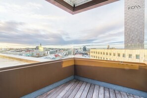 Apartamento superior, 2 habitaciones, 2 baños | Vistas del balcón