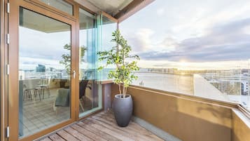 Superior Apartment, 2 Bedrooms, 2 Bathrooms | Balcony