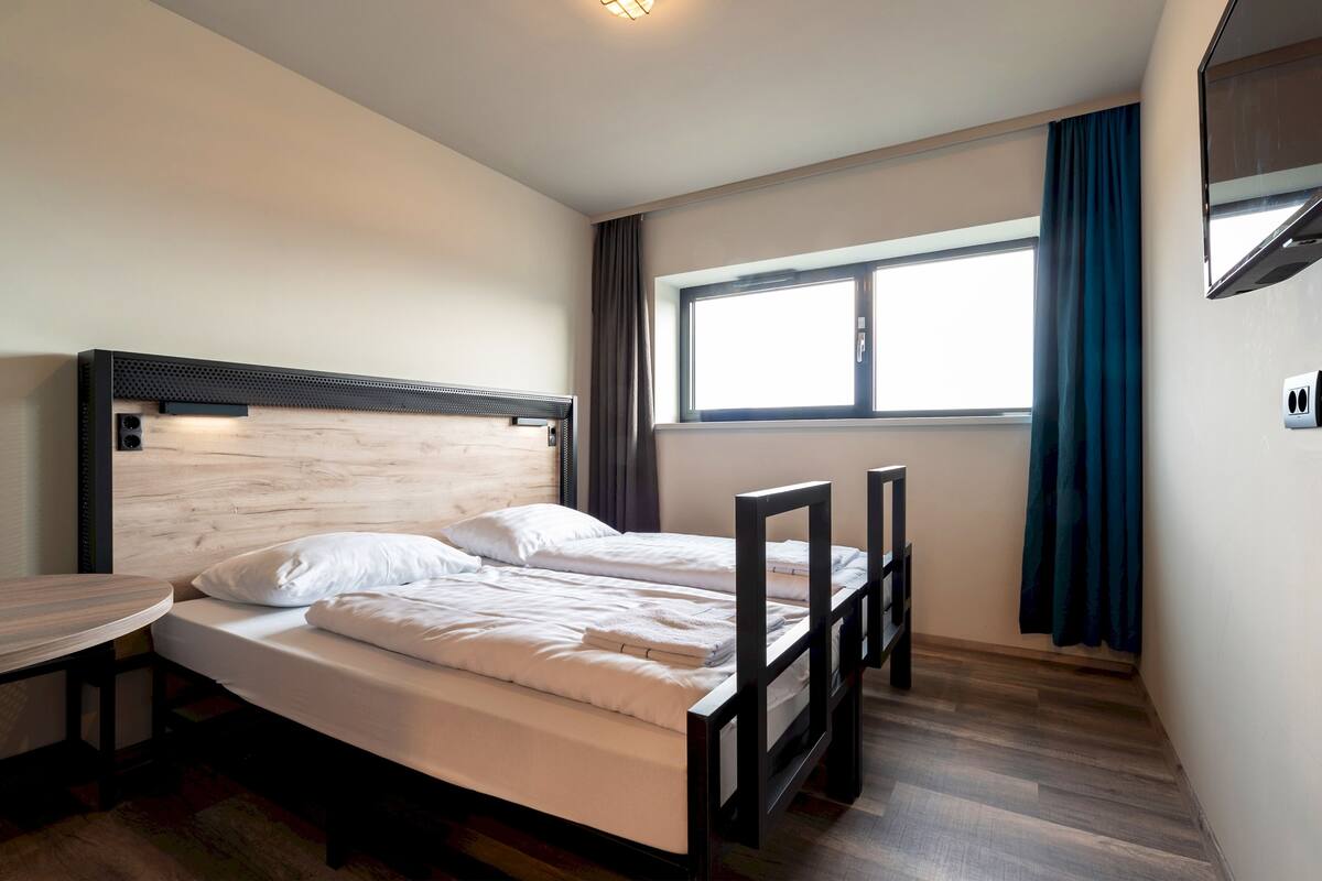 Blackout drapes, WiFi (free), bed sheets