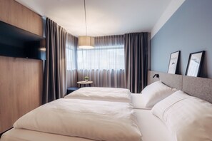 Cortinas blackout, wifi gratis y ropa de cama