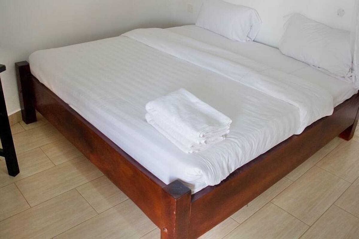 Standard Room | Premium bedding, desk, WiFi (free), bed sheets