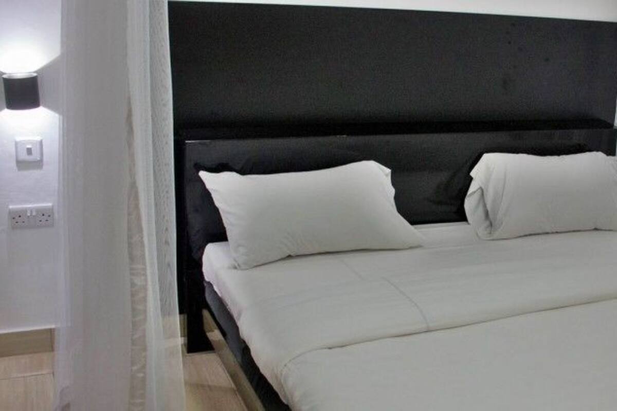 Deluxe Room | Premium bedding, desk, WiFi (free), bed sheets
