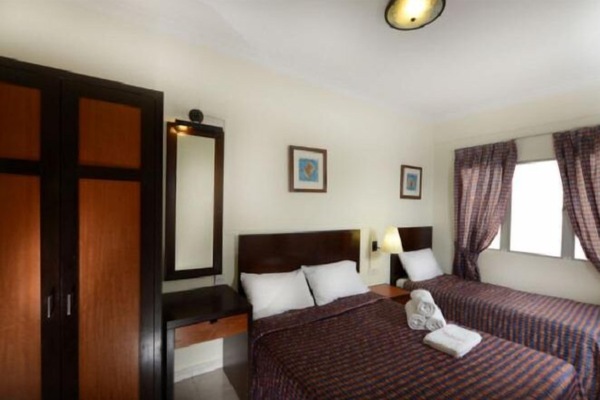 2 BR Apartment with Mountain View