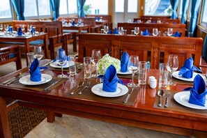Restaurant - Lapaci Cruise 1 Day Halong-Lan Ha bay (Hanoi)