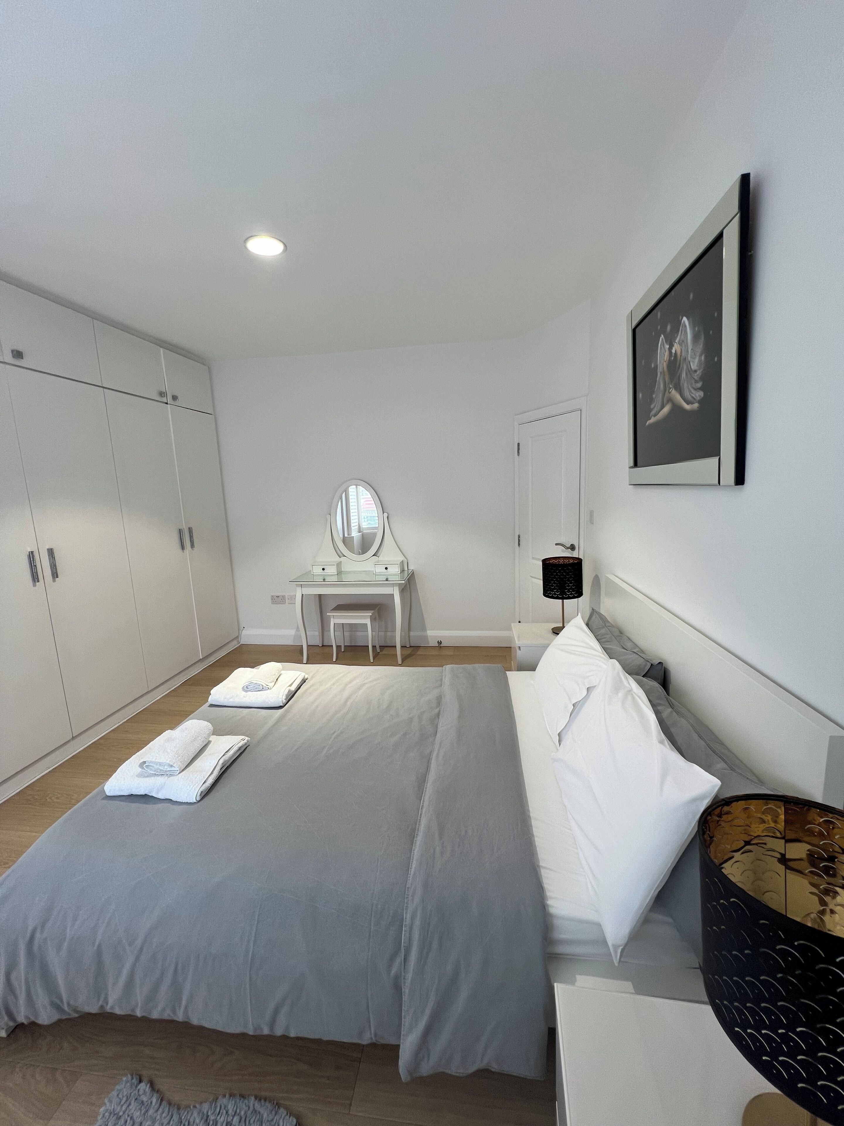 3 bedrooms, desk, soundproofing, iron/ironing board