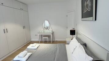3 bedrooms, desk, soundproofing, iron/ironing board