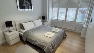 3 bedrooms, desk, soundproofing, iron/ironing board