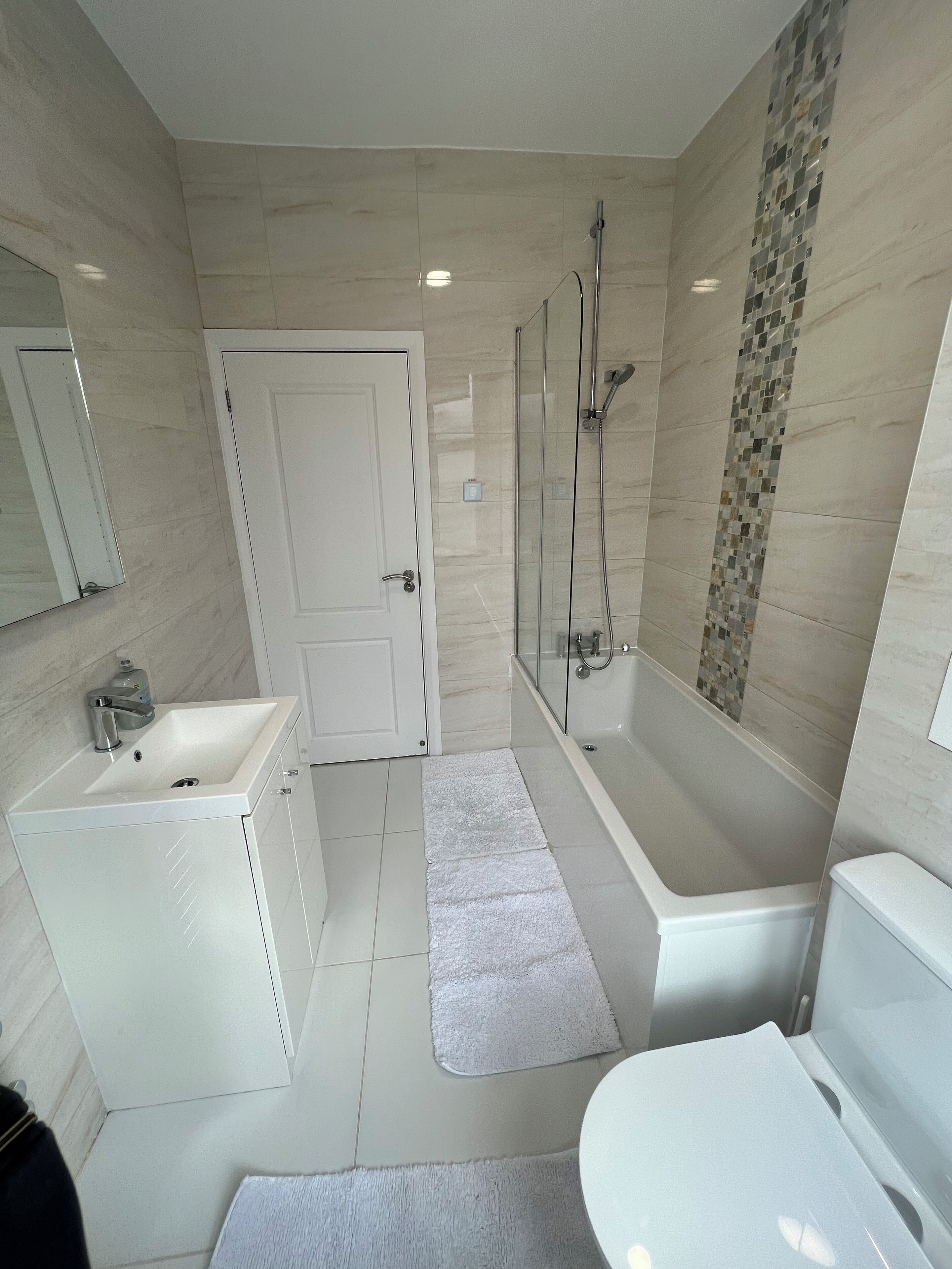 Combined shower/bathtub, hair dryer, towels, soap
