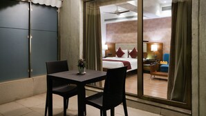 Suite, 1 kingsize-seng, ikke-røyk, byutsikt | Utsikt fra rommet
