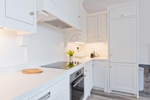 Micro-ondes, four, plaque de cuisson, lave-vaisselle