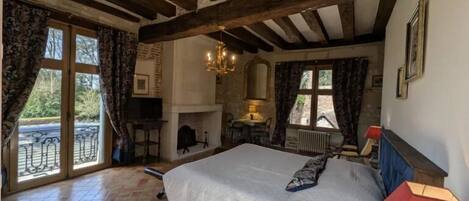 Decoración personalizada, muebles diferentes y wifi gratis